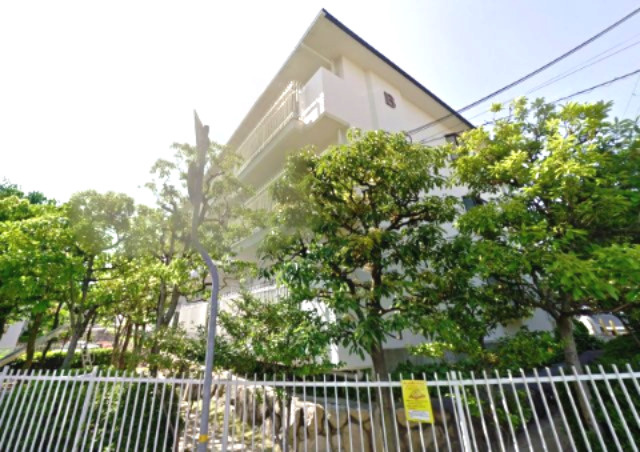 御影野村ハイツの外観