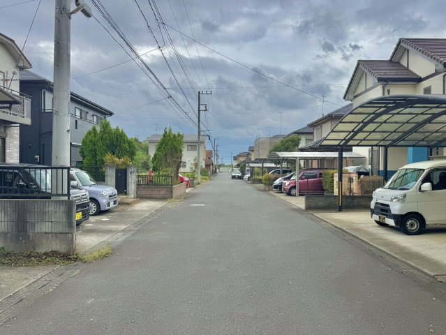 つくばみらい市小絹中古戸建の前面道路含む現地写真