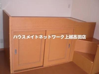 レオパレスフォンターナの設備|造付けベッド（下部収納）