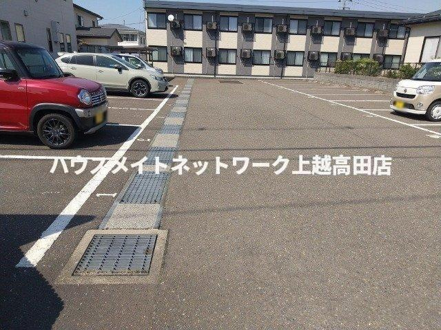 レオパレスフォンターナの駐車場|駐車場