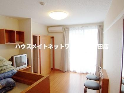 レオパレスフォンターナの居間・リビング|洋室