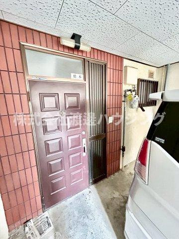 瓢箪山町一戸建のエントランス