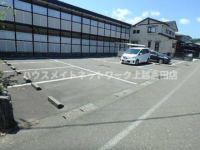 レオパレスなかやしきの駐車場|駐車場