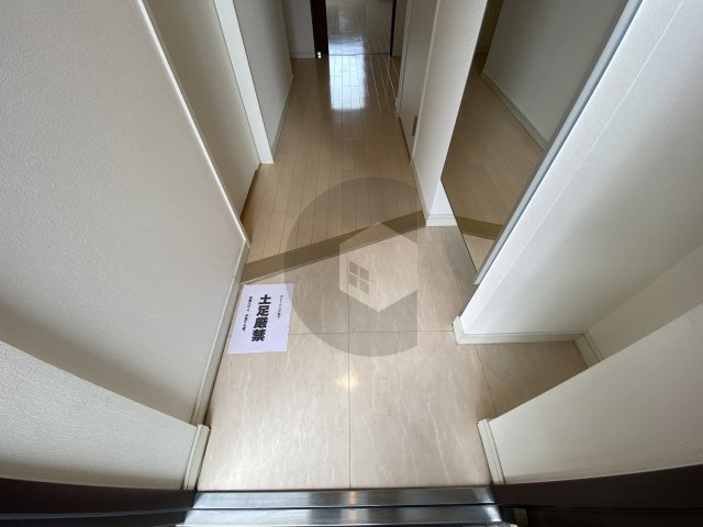 レガーロ布施の玄関