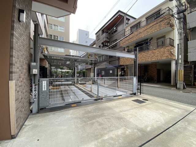 レガーロ布施の駐車場