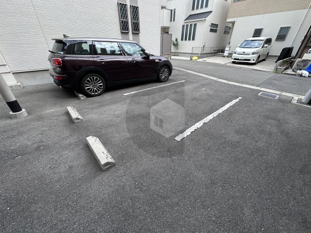 エマイユ鴻池の駐車場