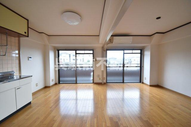 小柴クリーニングマンションの居間・リビング