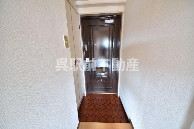 小柴クリーニングマンションの玄関