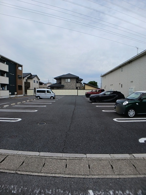 メゾン　ファミールⅠの駐車場