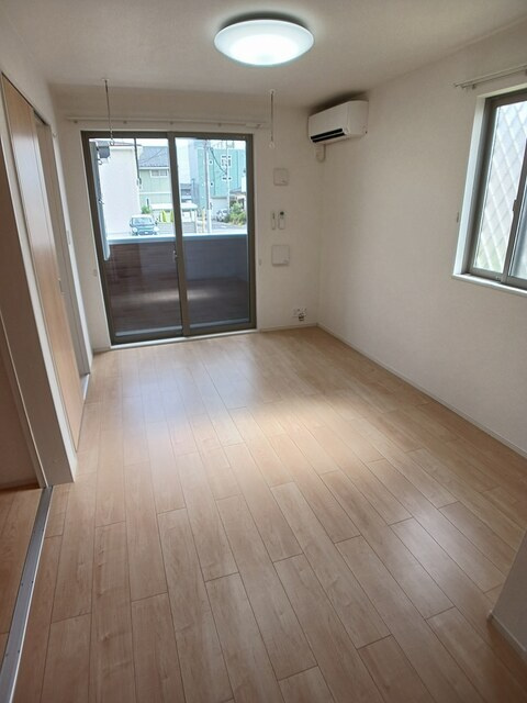 メゾン　ファミールⅠの居間・リビング