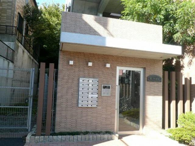 習志野市津田沼４丁目の賃貸マンションのエントランス