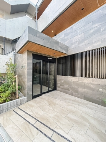 中野区沼袋２丁目の賃貸マンションのエントランス