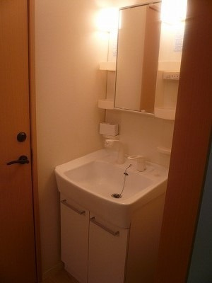 千葉市稲毛区穴川２丁目のアパートの洗面所