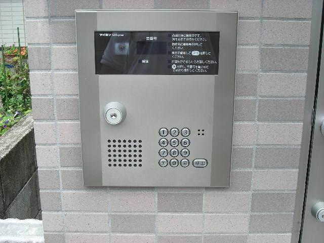 千葉市稲毛区小仲台２丁目の賃貸マンションのエントランス