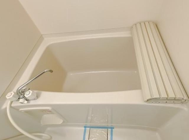 千葉市稲毛区穴川２丁目のアパートの浴室