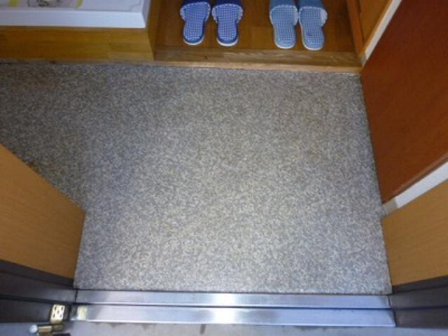 千葉市若葉区千城台北１丁目の賃貸マンションの玄関