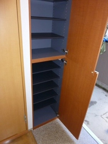 千葉市若葉区千城台北１丁目の賃貸マンションの玄関