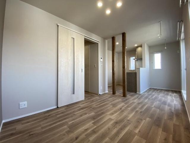 千葉市稲毛区天台５丁目のアパートの居間・リビング