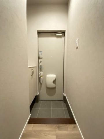 千葉市稲毛区天台５丁目のアパートの玄関