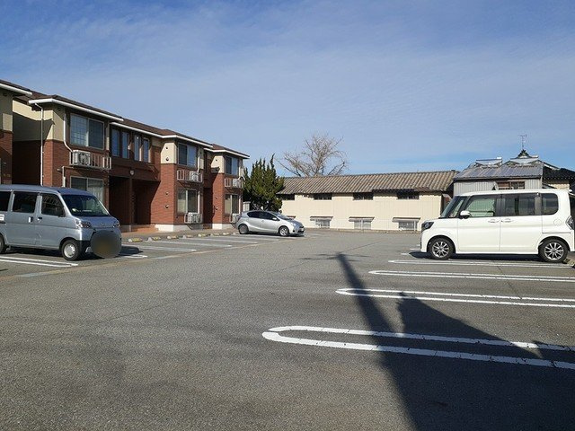 グッド・ラックＡの駐車場|駐車場完備です