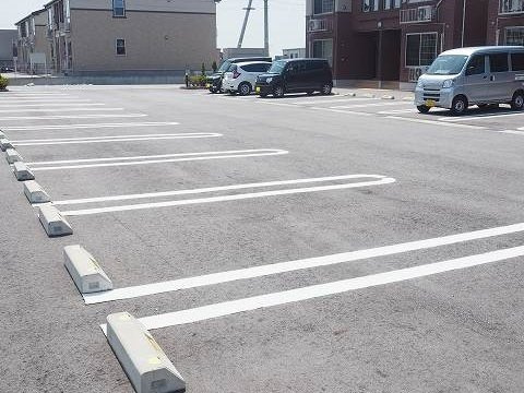 グッド・ラックＢの駐車場|駐車場です