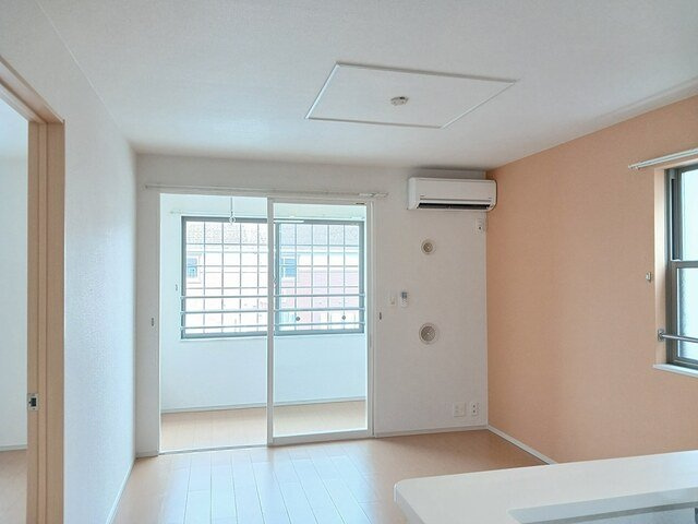 グッド・ラックＢの居間・リビング|こちらのリビングで趣味の時間をお楽しみください