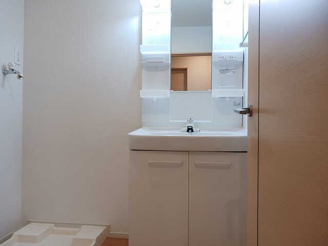 グッド・ラックＢの洗面所|スペースが確保できる洗面所です