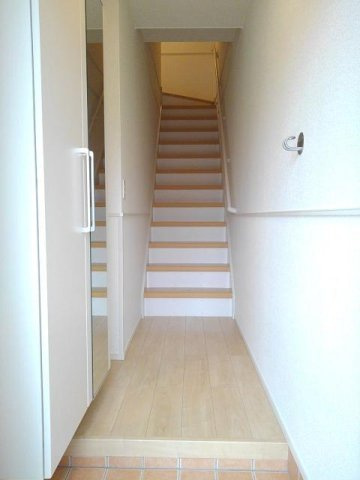 茜タニエールＡの玄関|収納もある玄関です