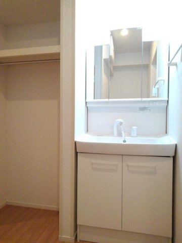 茜タニエールＡの洗面所|脱衣スペースもあります