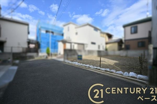 柏原市田辺１丁目の売地の前面道路含む現地写真|■現地撮影写真■敷地と道路の高低差が少なく駐車もスムーズです！