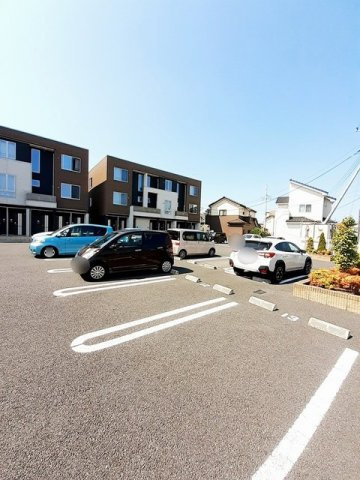 ロワール　イーストの駐車場