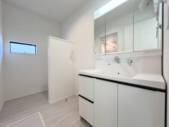 『八王子市新築戸建て』八王子市元八王子町2-839【仲介手数料無料】の独立洗面台|～仲介手数料無料☆八王子ひなた不動産～　八王子市元八王子町　新築戸建て