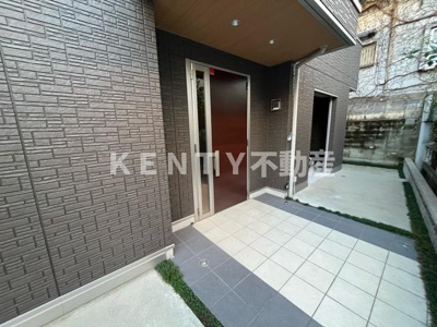 【エントランス】 | フラット・プラム | 落ち着いたエントランスです