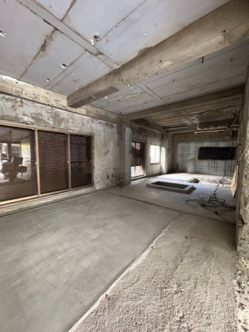 キナリビルの駐車場