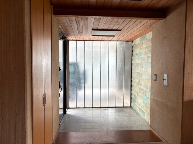 キナリビルのエントランス|建物の内部です