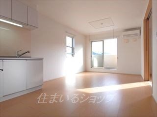 ダンケ　シェーン　Ａ棟の居間・リビング|エアコン付き