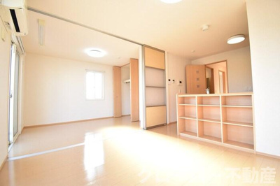 【居間・リビング】 | フォンテーヌ金倉 B棟 | ＬＤＫ１０．５帖～洋室５．７帖