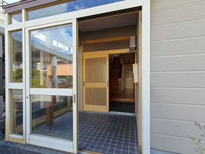 【玄関】 | 【中古】新富町３丁目売家 | 風除室