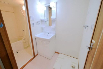 【独立洗面台】 | ボン　クラージュ | 独立洗面台、小物を置くことができて便利です