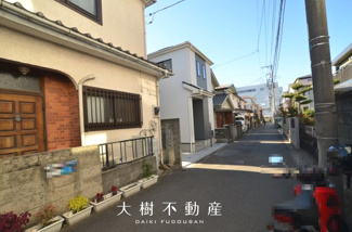 【前面道路含む現地写真】