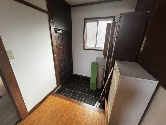 鴨川市　中古戸建の玄関