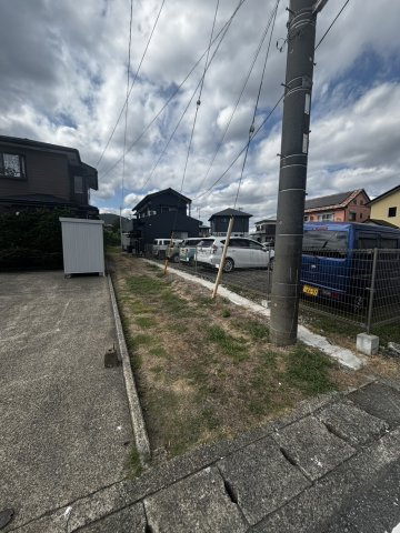 鴨川市　中古戸建の前面道路含む現地写真
