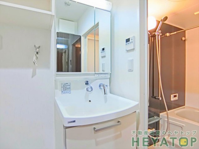 【洗面所】 | RIVO浅間町 | 便利なシャワー付き洗面化粧台（同仕様写真）