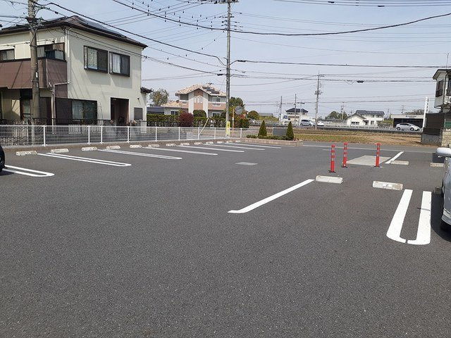 ホワイト　ノバ　Ⅰの駐車場