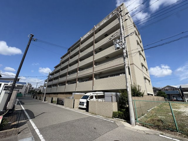 アルファステイツ西二見駅前の外観