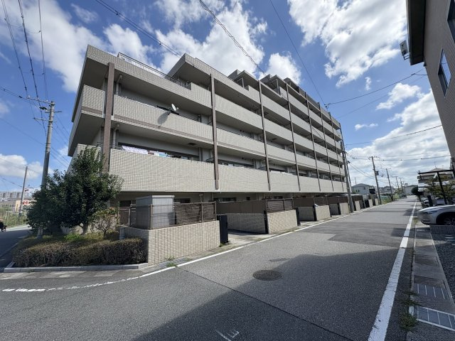 アルファステイツ西二見駅前の外観