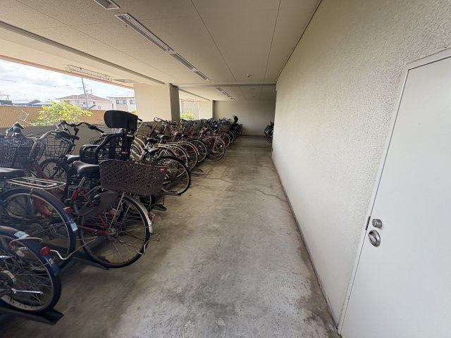 アルファステイツ西二見駅前の駐輪場