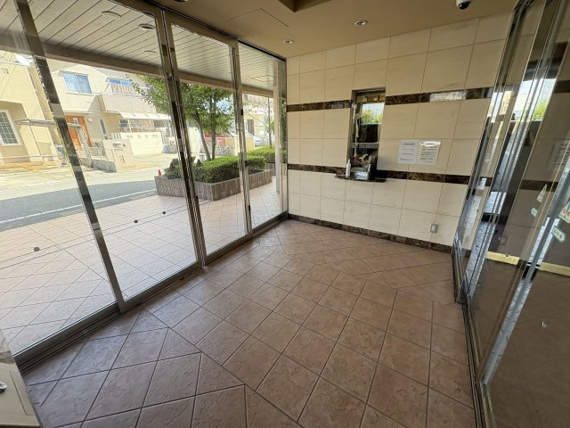 アルファステイツ西二見駅前のエントランス