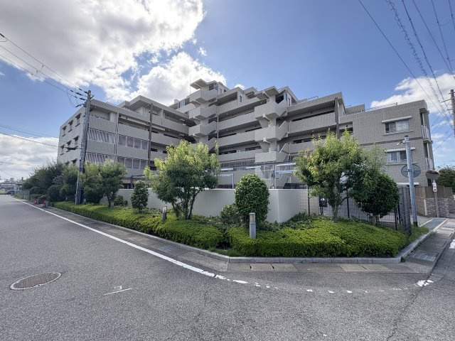 アルファステイツ西二見駅前の外観