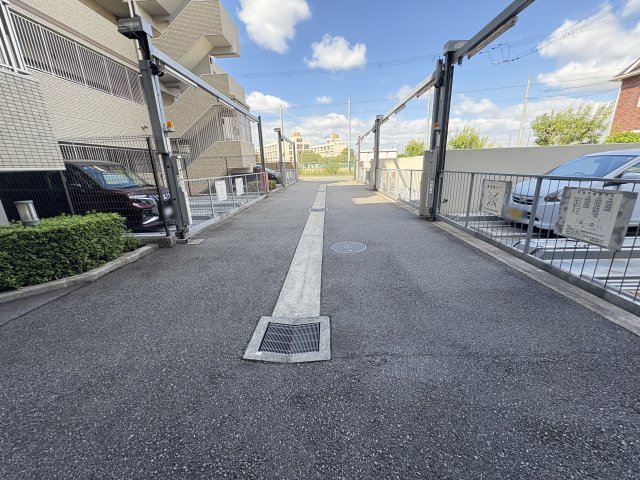 アルファステイツ西二見駅前の駐車場